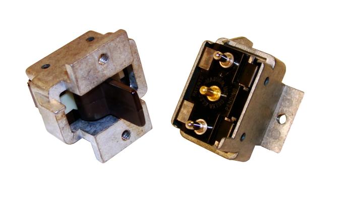 American Autowire 1964-1968 Chevrolet / Pontiac Power Convertible Top Switch 03906118